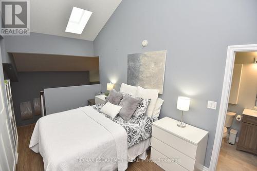 320 - 170 Rockhaven Lane, Hamilton, ON - Indoor Photo Showing Bedroom