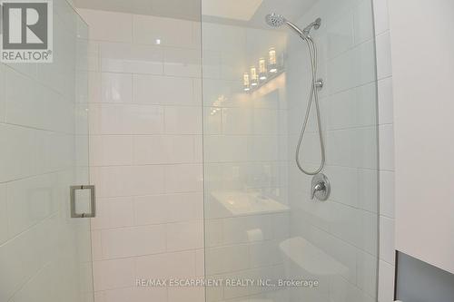 320 - 170 Rockhaven Lane, Hamilton, ON - Indoor Photo Showing Bathroom