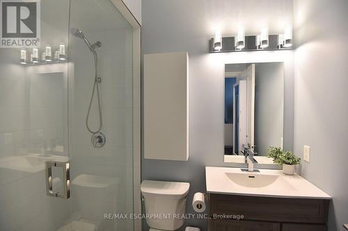 320 - 170 Rockhaven Lane, Hamilton, ON - Indoor Photo Showing Bathroom