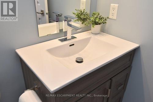 320 - 170 Rockhaven Lane, Hamilton, ON - Indoor Photo Showing Bathroom