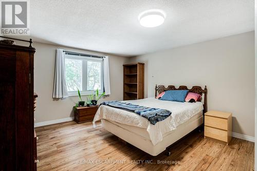 82 Osler Drive, Hamilton, ON - Indoor Photo Showing Bedroom