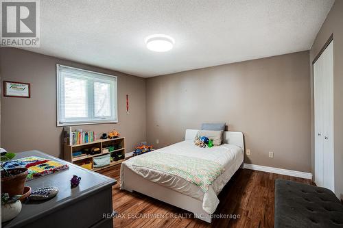 82 Osler Drive, Hamilton, ON - Indoor Photo Showing Bedroom