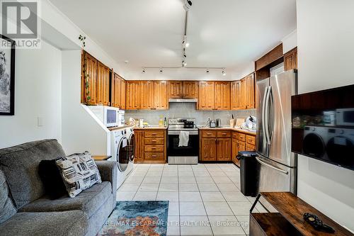 82 Osler Drive, Hamilton, ON - Indoor Photo Showing Kitchen