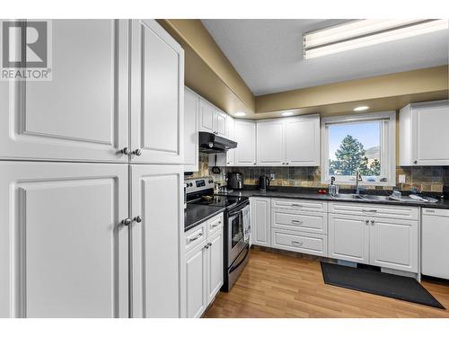 119 Fernie Place, Kamloops, BC - Indoor Photo Showing Kitchen With Double Sink