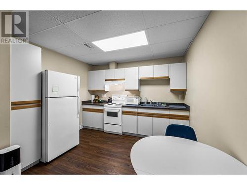 119 Fernie Place, Kamloops, BC - Indoor Photo Showing Kitchen