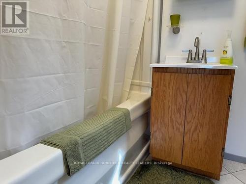 84 Sixth Avenue, Timmins (Central), ON - Indoor Photo Showing Bathroom