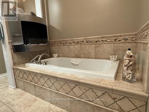 84 Sixth Avenue, Timmins (Central), ON - Indoor Photo Showing Bathroom