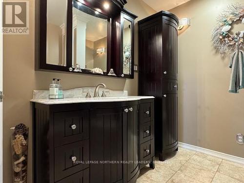 84 Sixth Avenue, Timmins (Central), ON - Indoor Photo Showing Bathroom