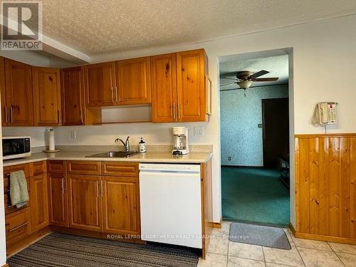 84 Sixth Avenue, Timmins (Central), ON - Indoor Photo Showing Kitchen