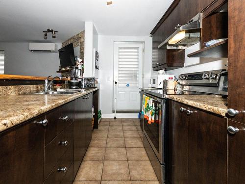 Cuisine - 8673 Rue Centrale, Montréal (Lasalle), QC - Indoor Photo Showing Kitchen With Double Sink