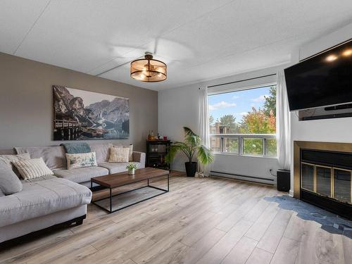 Salon - 5-11111 Rue Meighen, Montréal (Pierrefonds-Roxboro), QC - Indoor Photo Showing Living Room With Fireplace