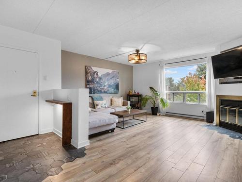 Salon - 5-11111 Rue Meighen, Montréal (Pierrefonds-Roxboro), QC - Indoor Photo Showing Living Room With Fireplace