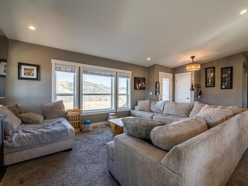 90-6465 Trapp Lake Road, Kamloops, BC - Indoor Photo Showing Living Room