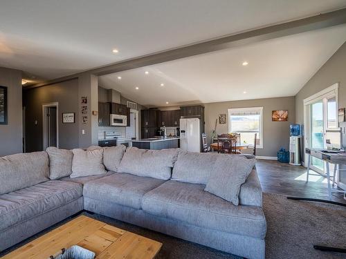 90-6465 Trapp Lake Road, Kamloops, BC - Indoor Photo Showing Living Room