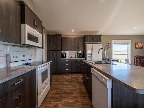 90-6465 Trapp Lake Road, Kamloops, BC - Indoor Photo Showing Kitchen With Double Sink