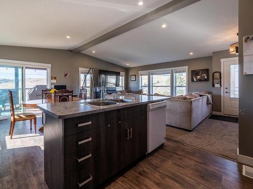 90-6465 Trapp Lake Road, Kamloops, BC - Indoor Photo Showing Kitchen With Double Sink