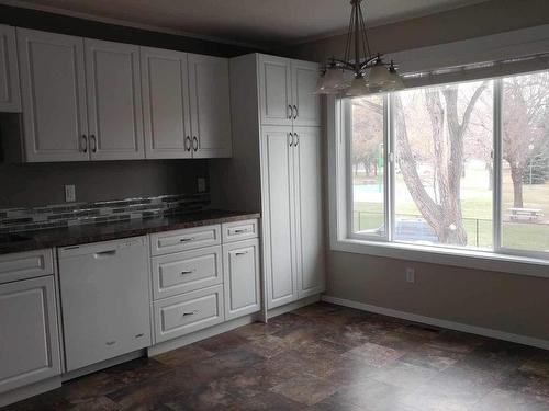 455 Campbell Ave, Kamloops, BC - Indoor Photo Showing Kitchen