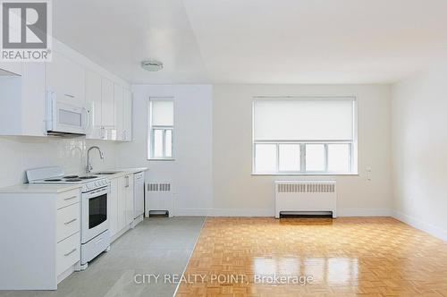 405 - 1291 Bayview Avenue N, Toronto, ON - Indoor Photo Showing Kitchen