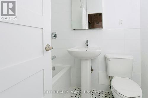 405 - 1291 Bayview Avenue N, Toronto, ON - Indoor Photo Showing Bathroom