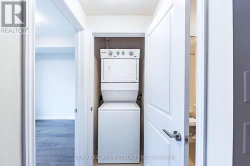 203 - 2393 Bronte Road, Oakville, ON - Indoor Photo Showing Laundry Room