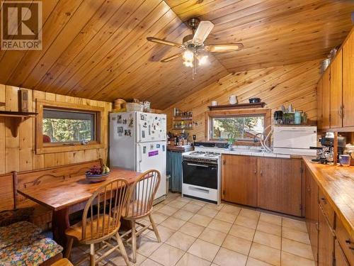 497 Judas Creek Drive, Whitehorse South, YT - Indoor Photo Showing Kitchen