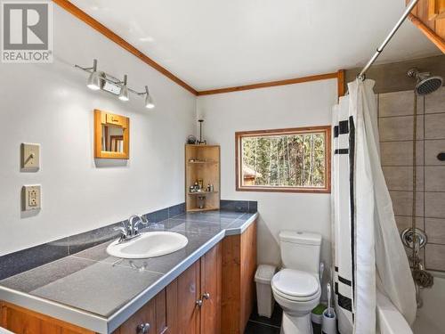 497 Judas Creek Drive, Whitehorse South, YT - Indoor Photo Showing Bathroom