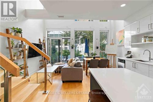 205 - 197 Lisgar Avenue, Ottawa, ON - Indoor Photo Showing Kitchen With Upgraded Kitchen