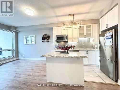 307 - 9090 Yonge Street, Richmond Hill, ON - Indoor Photo Showing Kitchen With Upgraded Kitchen