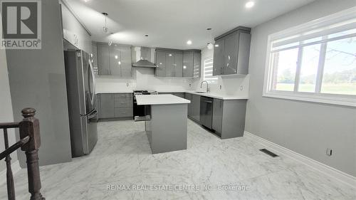 420 Westbrook Road W, Hamilton, ON - Indoor Photo Showing Kitchen With Upgraded Kitchen