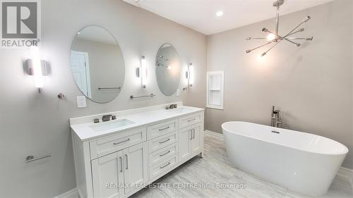 420 Westbrook Road W, Hamilton, ON - Indoor Photo Showing Bathroom