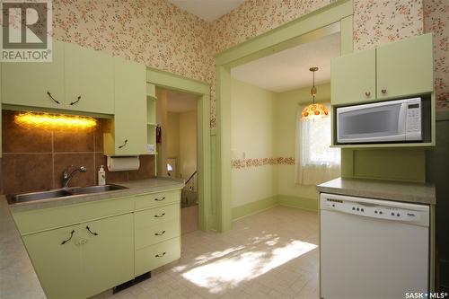 1602 98Th Street, North Battleford, SK - Indoor Photo Showing Kitchen With Double Sink