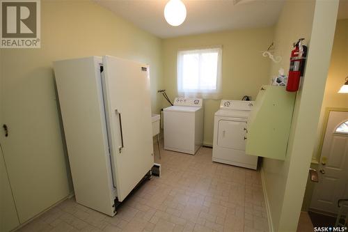 1602 98Th Street, North Battleford, SK - Indoor Photo Showing Laundry Room