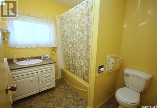 1602 98Th Street, North Battleford, SK - Indoor Photo Showing Bathroom