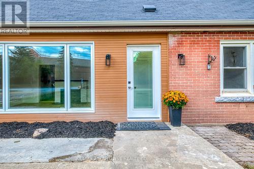 2055 Leighland Road, Burlington, ON - Outdoor With Exterior