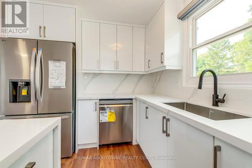 2055 Leighland Road, Burlington, ON - Indoor Photo Showing Kitchen With Upgraded Kitchen