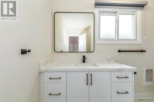 2055 Leighland Road, Burlington, ON - Indoor Photo Showing Bathroom