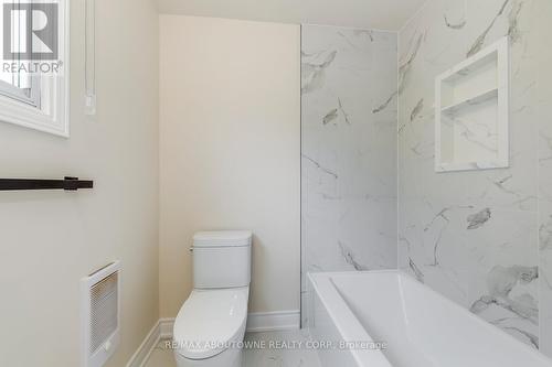 2055 Leighland Road, Burlington, ON - Indoor Photo Showing Bathroom