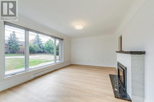 2055 Leighland Road, Burlington, ON - Indoor Photo Showing Other Room With Fireplace