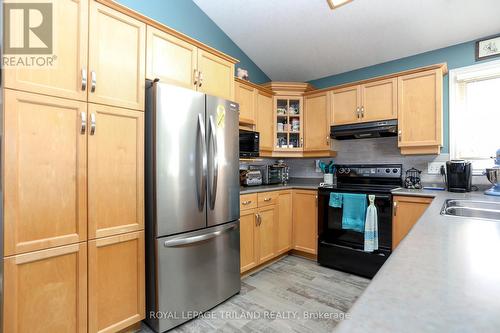 55 Riverbank Drive, St. Thomas, ON - Indoor Photo Showing Kitchen With Double Sink