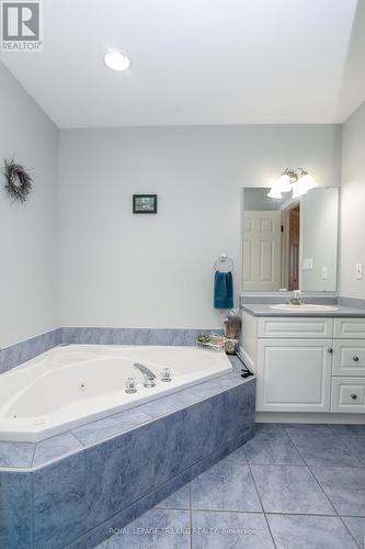 55 Riverbank Drive, St. Thomas, ON - Indoor Photo Showing Bathroom