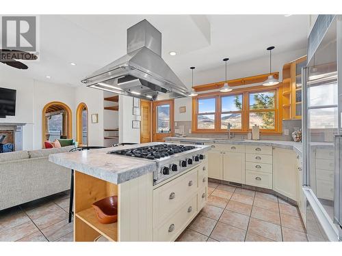 414 Herbert Heights Road, Kelowna, BC - Indoor Photo Showing Kitchen With Upgraded Kitchen