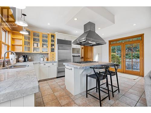 414 Herbert Heights Road, Kelowna, BC - Indoor Photo Showing Kitchen With Double Sink