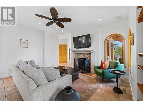 414 Herbert Heights Road, Kelowna, BC - Indoor Photo Showing Living Room With Fireplace