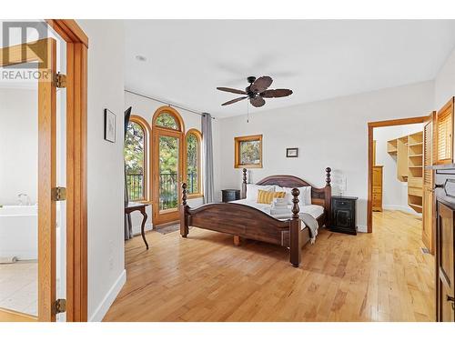 414 Herbert Heights Road, Kelowna, BC - Indoor Photo Showing Bedroom