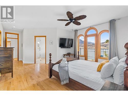 414 Herbert Heights Road, Kelowna, BC - Indoor Photo Showing Bedroom