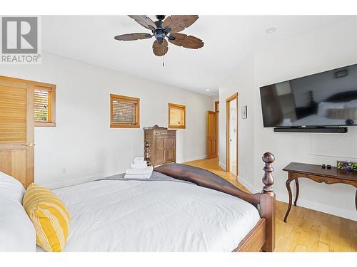 414 Herbert Heights Road, Kelowna, BC - Indoor Photo Showing Bedroom