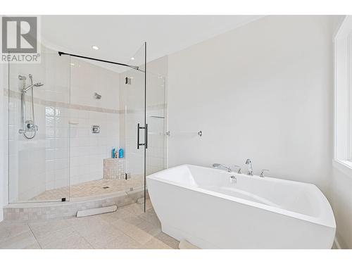 414 Herbert Heights Road, Kelowna, BC - Indoor Photo Showing Bathroom