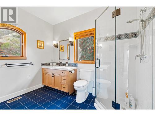 414 Herbert Heights Road, Kelowna, BC - Indoor Photo Showing Bathroom