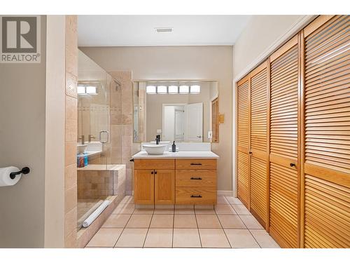 414 Herbert Heights Road, Kelowna, BC - Indoor Photo Showing Bathroom