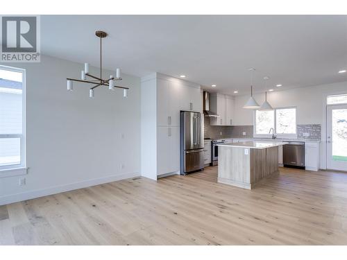 2822 Copper Ridge Drive, West Kelowna, BC - Indoor Photo Showing Kitchen